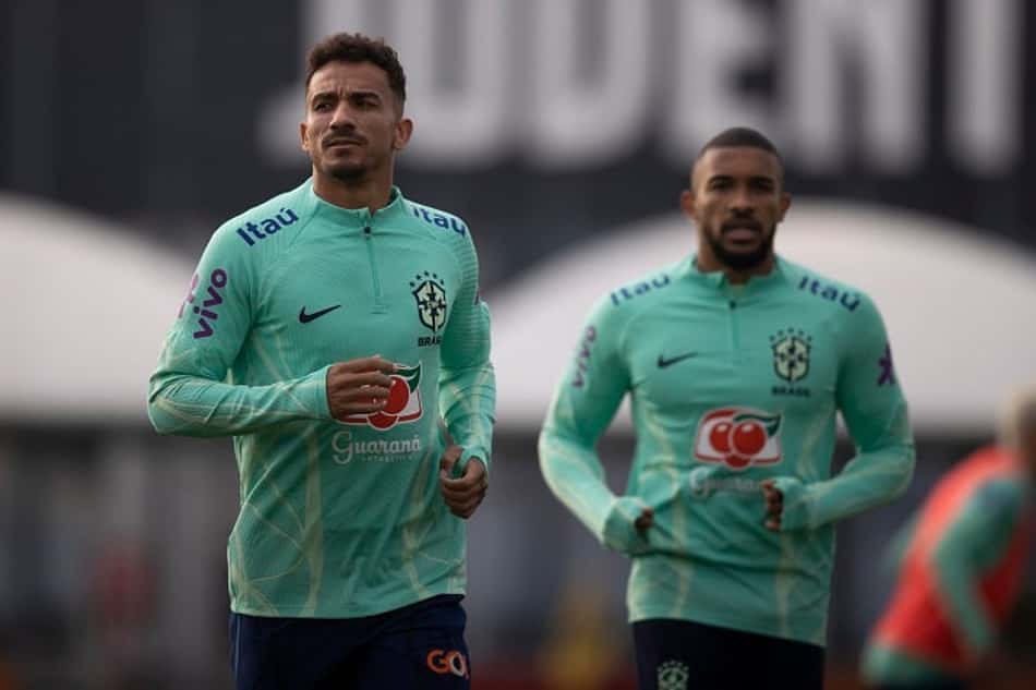 Seleção: Danilo explica opção de Tite por tantos atacantes: 'Sabem o papel além de atacar'