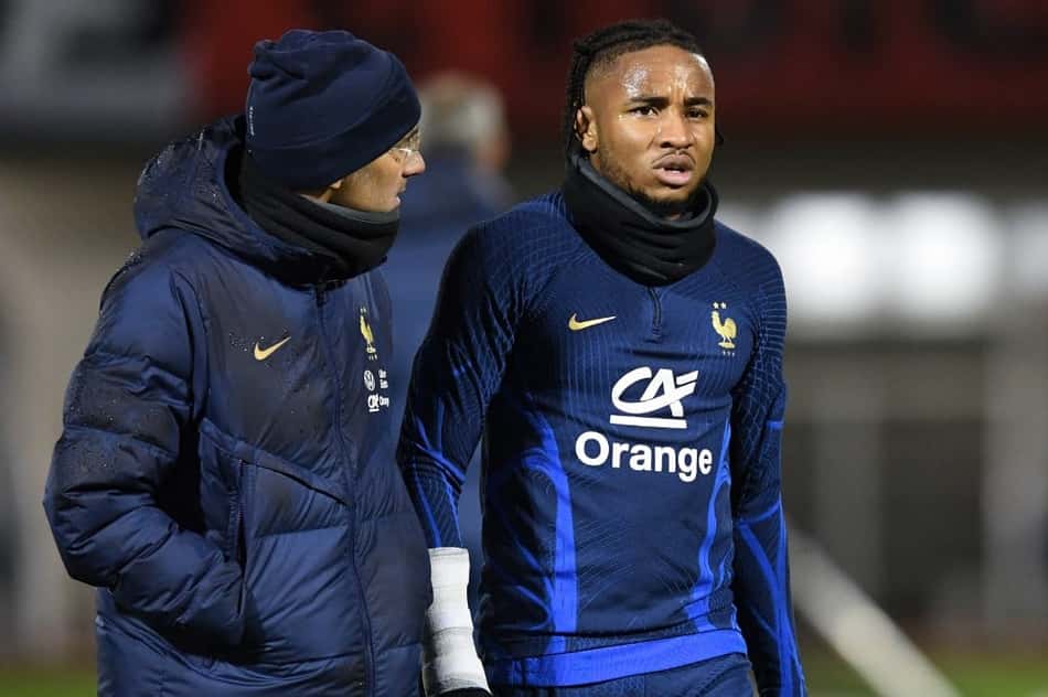 Após corte por lesão da França, Nkunku sai em defesa de Camavinga