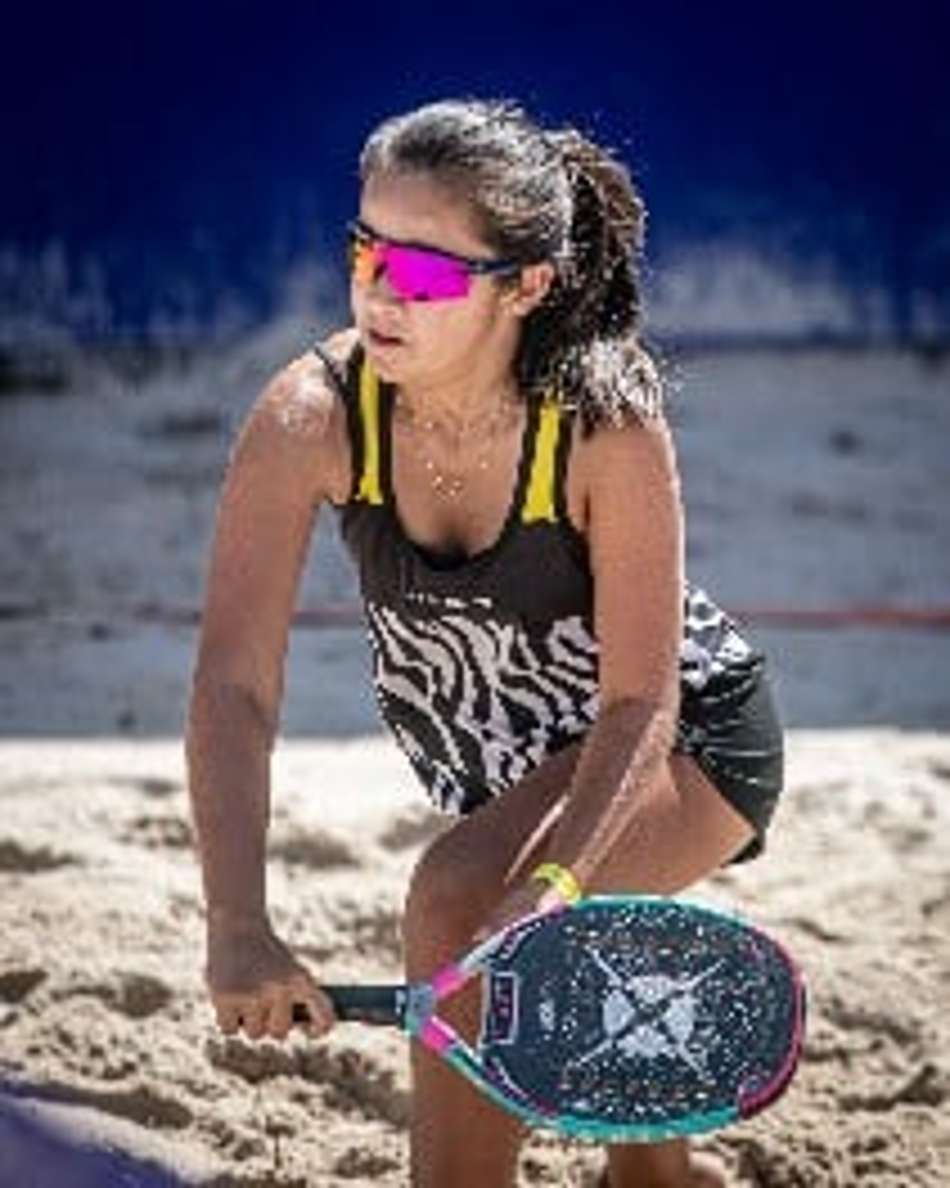 Maria Nakamura, de 15 anos e top 100, se prepara para últimos torneios do ano do circuito mundial