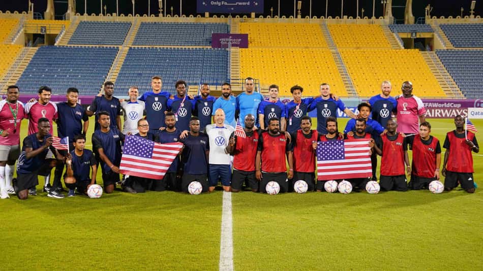 Estados Unidos treinam com trabalhadores e recebe público em preparação para a Copa