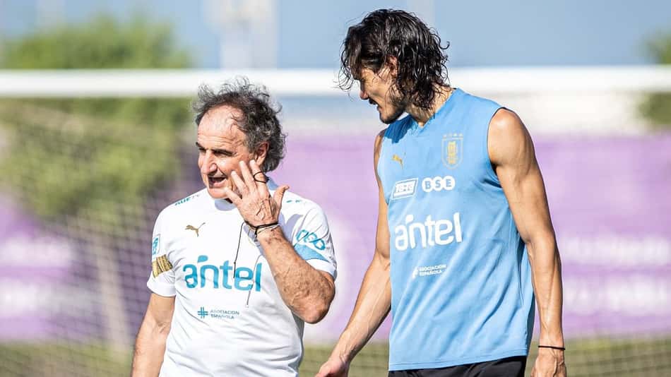 Recuperado de lesão, Cavani aparece em treino do Uruguai e vira 'esperança' para a Copa do Mundo