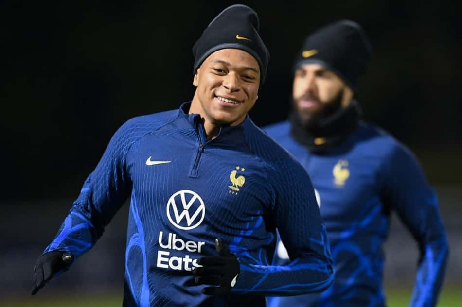 VÍDEO: Mbappé faz golaço no último treino da França antes de viagem para o Qatar