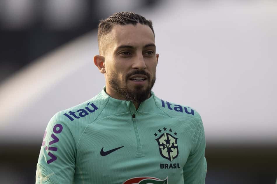 Alex Telles comenta titularidade na Seleção na Copa do Mundo: 'Estou preparado'