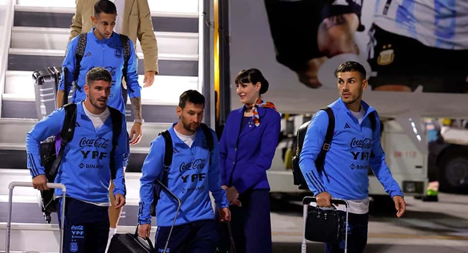 Em meio à euforia da torcida, Argentina desembarca no Qatar para a disputa da Copa do Mundo
