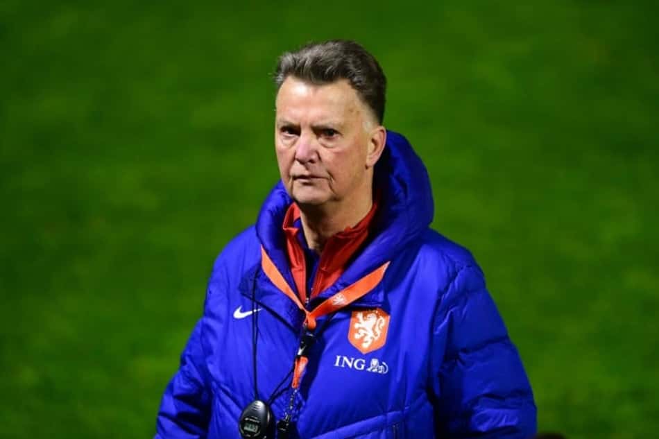 Van Gaal faz mistério sobre escalação da Holanda para estreia na Copa do Mundo