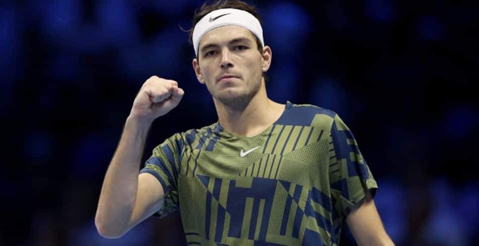 Fritz bate Aliassime e encara Djokovic na semi do ATP Finals