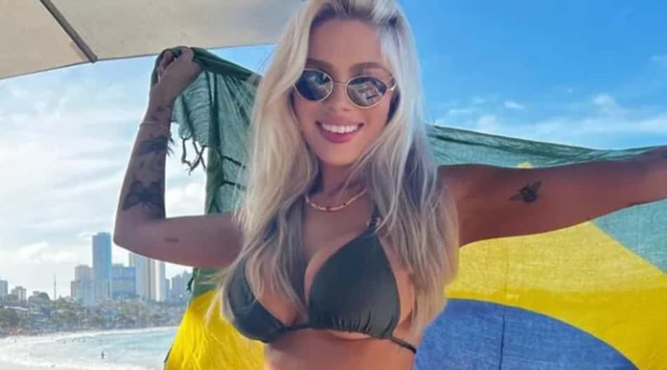 Em clima de copa: Karoline Lima, ex-mulher de Éder Militão, posta foto com bandeira do Brasil