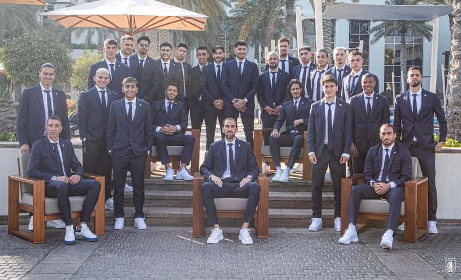 Após 'tietar' pilotos da Fórmula 1 em Abu Dhabi, seleção do Uruguai chega no Qatar para a Copa