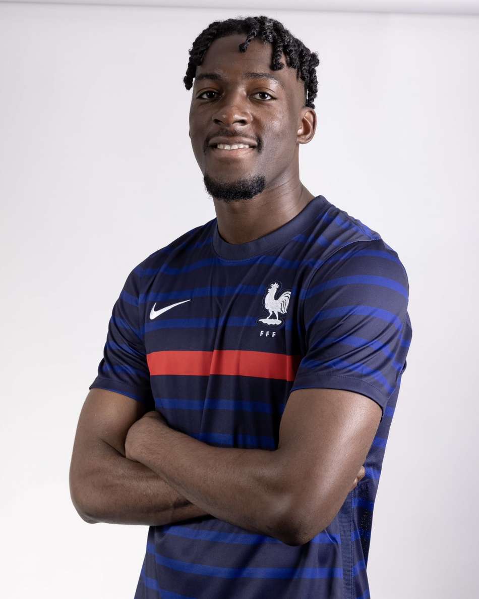 Copa do Mundo: zagueiro da França surpreende e diz que Ronaldinho é seu ídolo