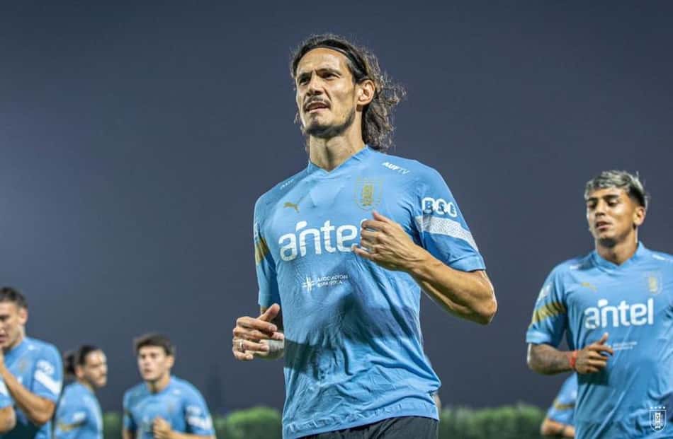 Primeiro treino do Uruguai no Qatar conta com presença de Cavani e zagueiro em processo de recuperação