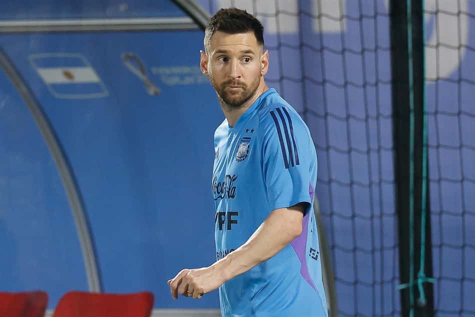 Lionel Messi faz tratamento antes de treino da Argentina
