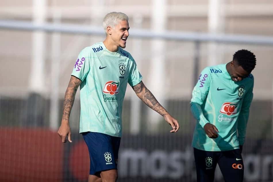 Jogador do Flamengo exalta Pedro e diz que atacante tem características parecidas com Romário