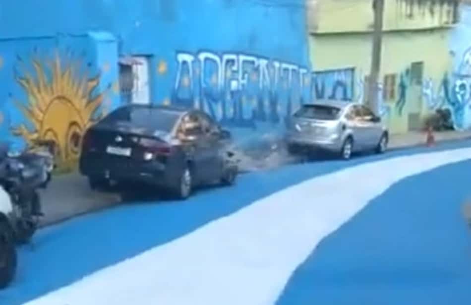 Comunidade do Rio de Janeiro decora ruas com as cores da Argentina