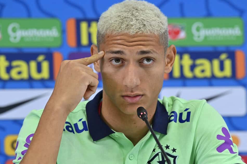 Richarlison endossa coro de protestos na Copa do Mundo: 'Apoio qualquer movimento'