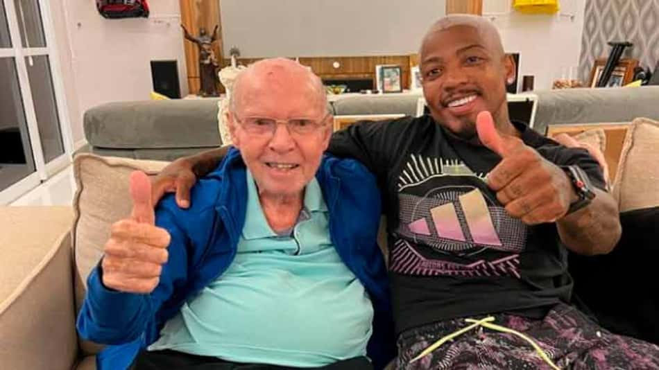 Atacante do Flamengo visita Zagallo em busca de conhecimento