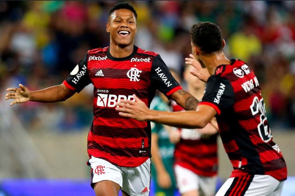 Joia do Flamengo é acompanhada pelo Arsenal e mais dois clubes da Premier League
