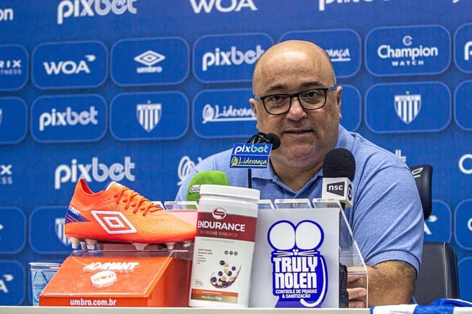 André Martins assume futebol do Avaí e afirma busca por 'elenco forte e protagonista'