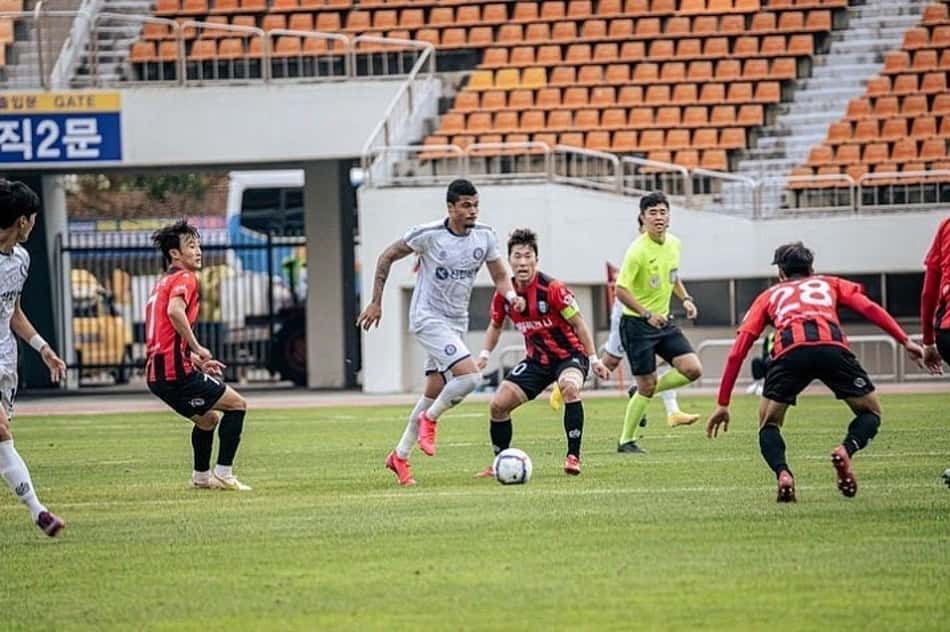 Xodó da torcida na Coreia do Sul, brasileiro celebra primeira temporada na Ásia: 'Impactante'