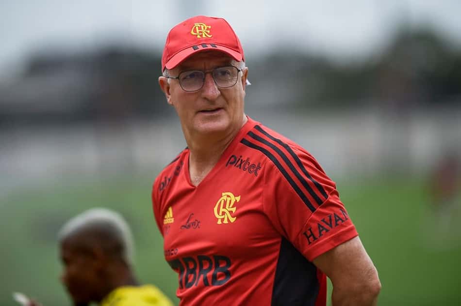 Torcedores do Flamengo lamentam saída de Dorival Júnior do clube nas redes sociais