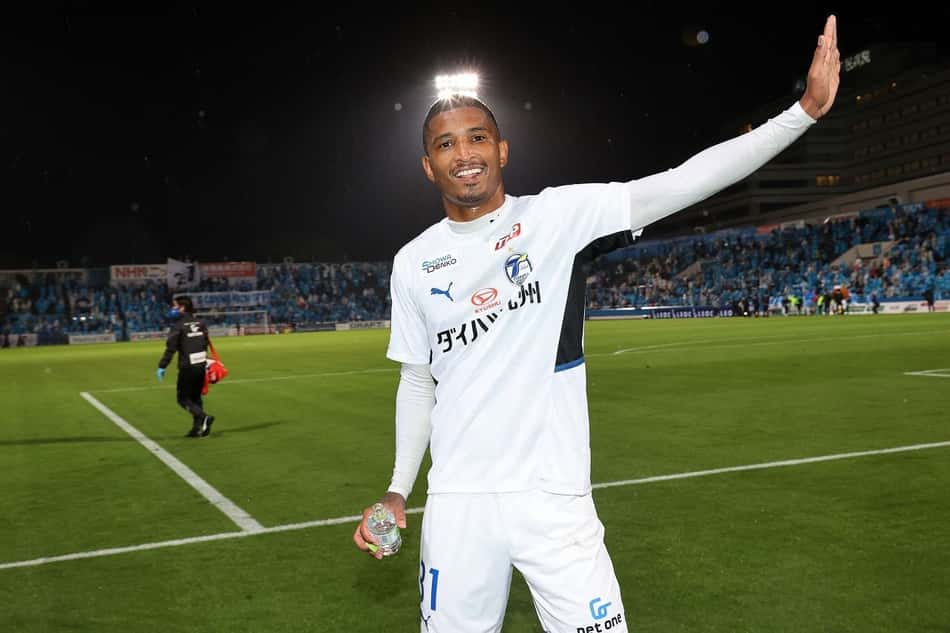 Zagueiro ex-Atlético-GO projeta temporada no Oita Trinita, do Japão