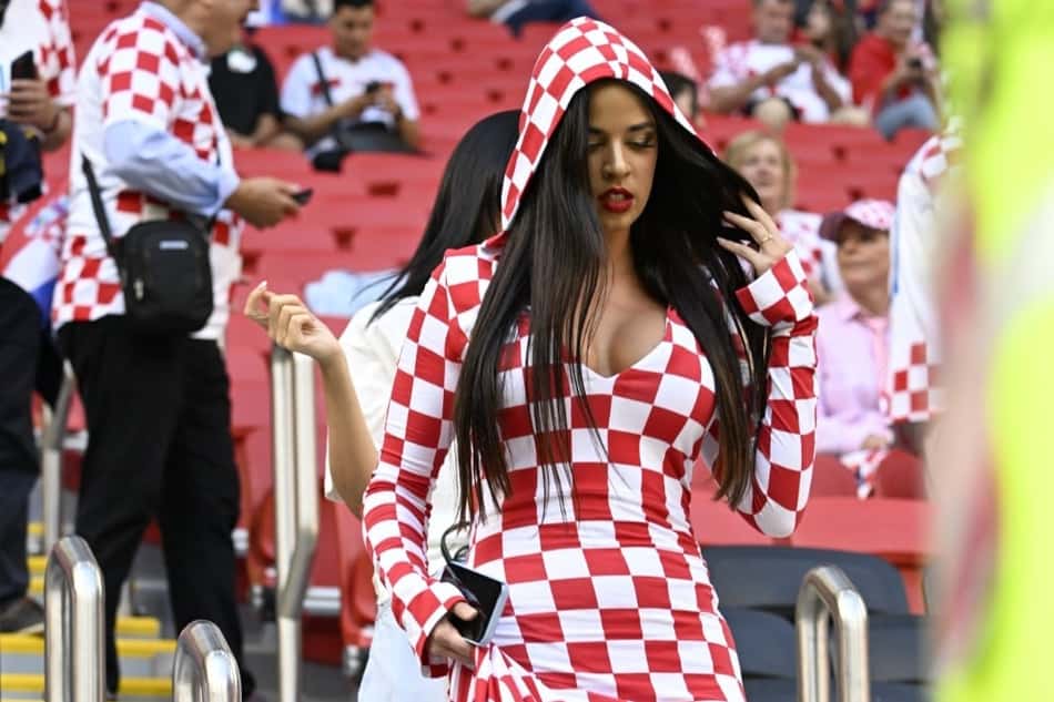 Torcedora da Croácia chama atenção e vira candidata a 'musa da Copa'