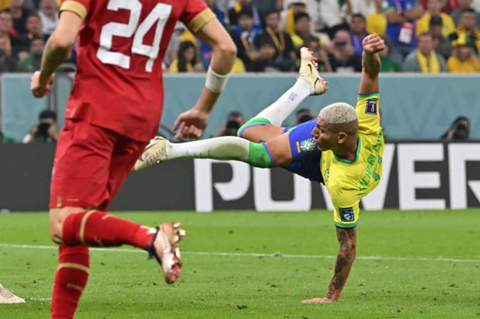Golaço de Richarlison contra a Sérvia é comparado à sequência matemática na web