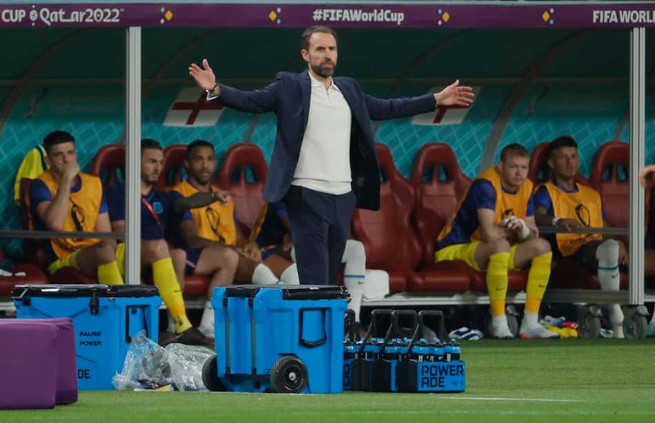 Inglaterra chega ao seu segundo jogo na Copa com três perguntas a serem respondidas