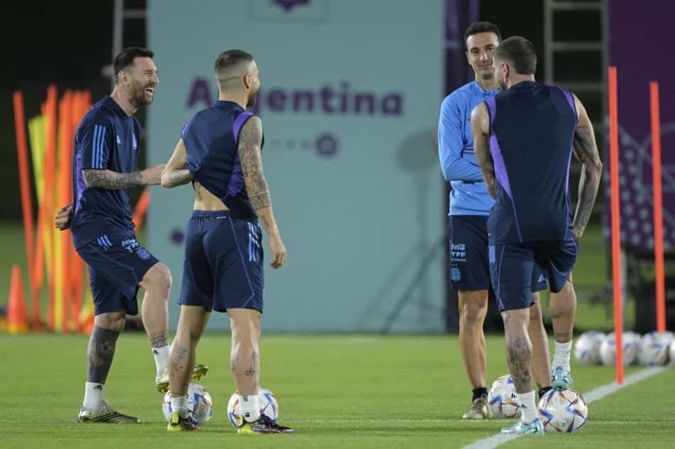 Em clima leve, Argentina treina e Scaloni prepara mudanças na equipe