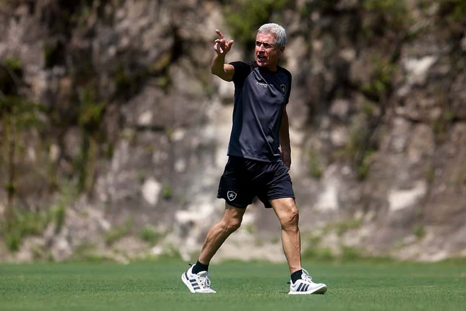 Botafogo embarca para Londres, onde vai encarar o Crystal Palace