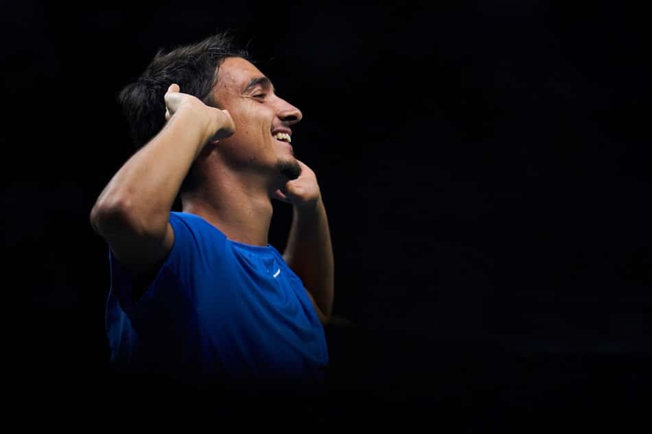 Sonego vence batalha de 3h15 contra Shapovalov na semi da Copa Davis