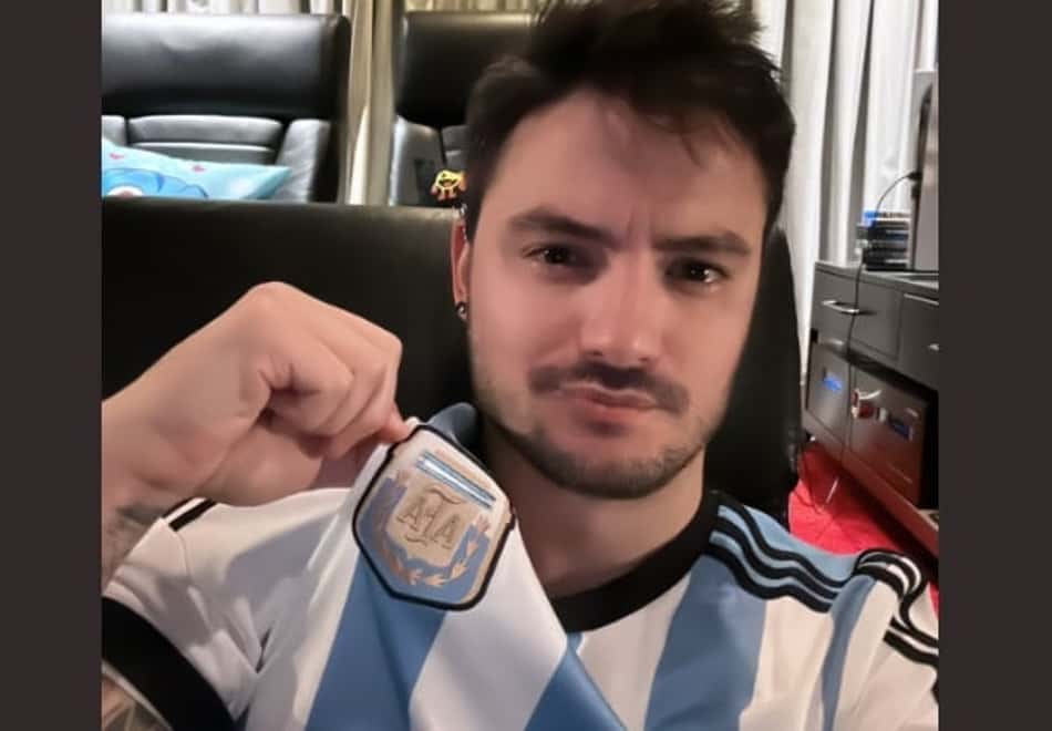 Felipe Neto publica foto com a camisa da Argentina: 'Sorte que tem um gênio em campo'