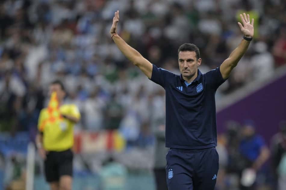 Como na Copa do Mundo de 1990, Argentina estreia mal e treinador não tem medo de mexer na equipe