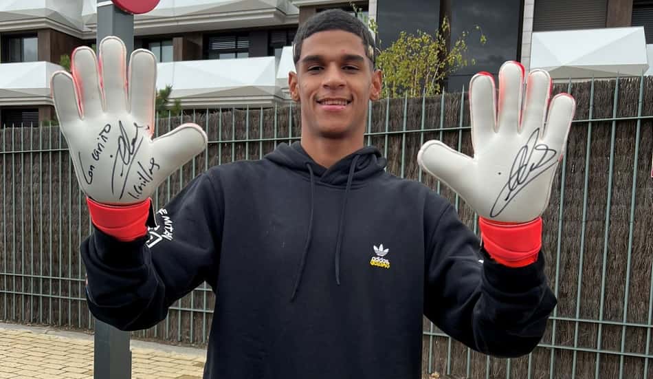 Luva de Pedreiro desafia ex-goleiro lendário do Real Madrid e da Espanha