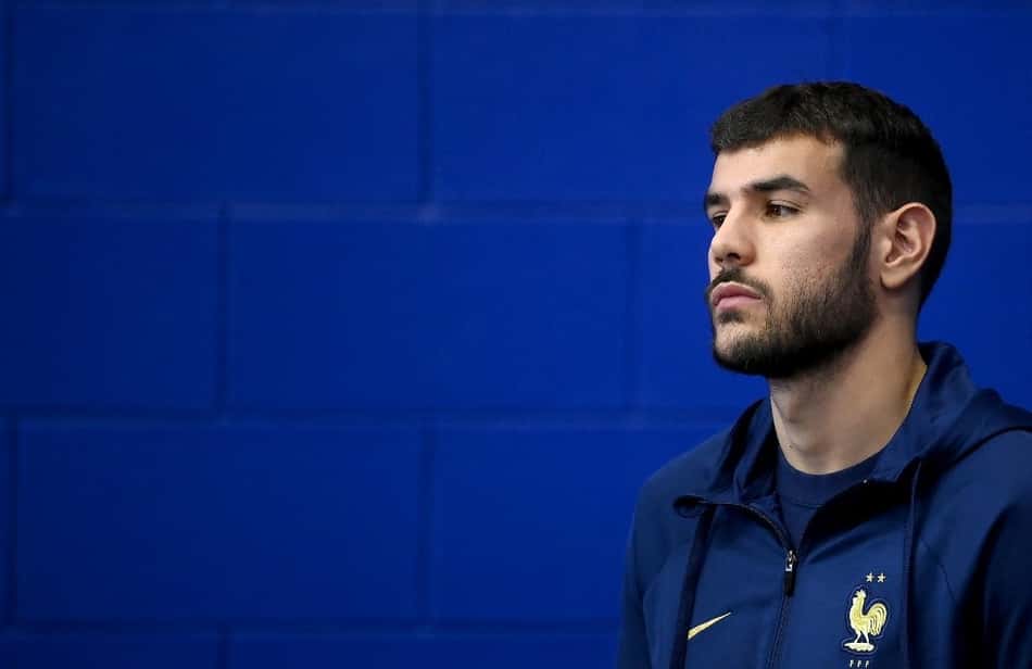 'Jogo por nós dois', afirma lateral da França que substitui o irmão lesionado