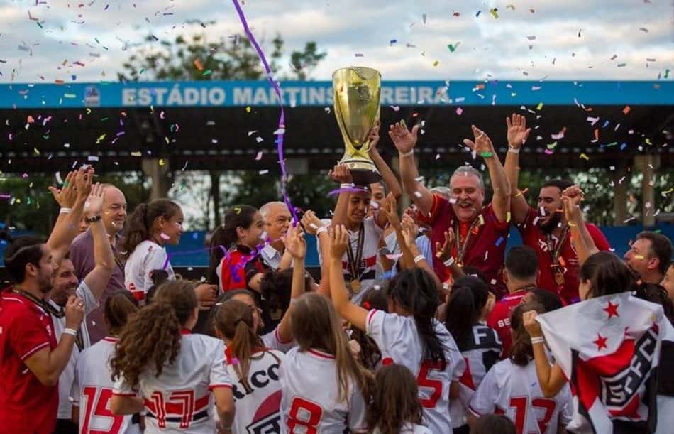 São Paulo empata com a Ferroviária e ergue taça do Campeonato Paulista Feminino Sub-17