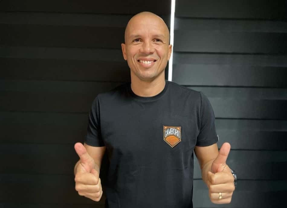 Após ser apresentado pelo Camboriú, técnico Higo Magalhães fala sobre desafio no Catarinense