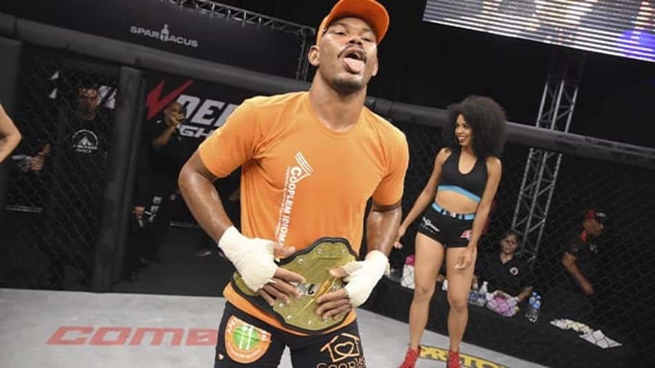 Djorden Santos cinturão dos médios do Thunder Fight