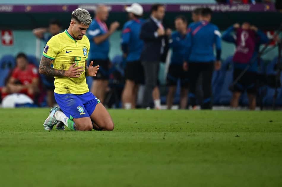 Web escolhe Bruno Guimarães como 'vilão' na derrota da Seleção para Camarões
