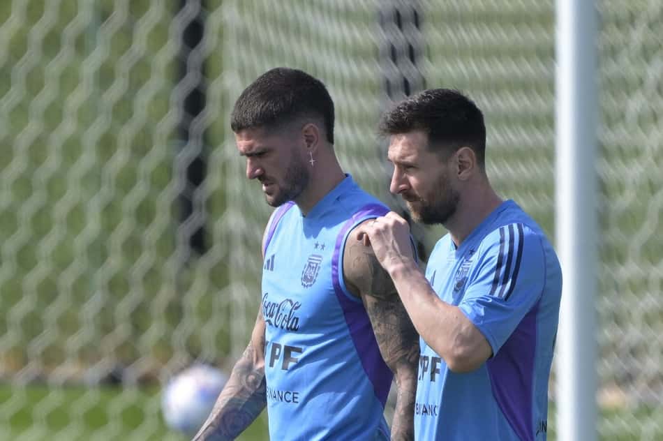 Com Messi em campo, Argentina treina de olho na partida com a Polônia pela Copa do Mundo