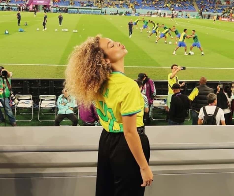 Quem é a influenciadora apontada como affair de Vini Jr que assistiu jogo do Brasil no Qatar?