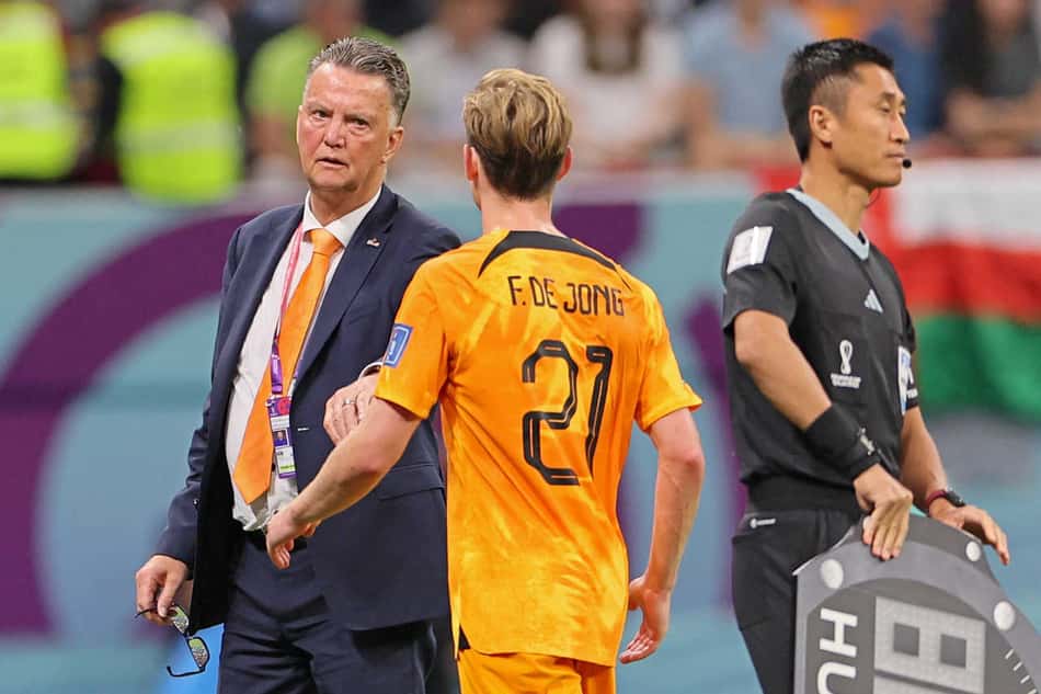 Van Gaal confirma que delegação da Holanda 'secará' possíveis adversários do Grupo B
