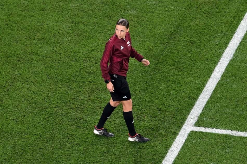 Árbitra francesa fala de expectativa para jogo histórico e inédito na Copa do Mundo