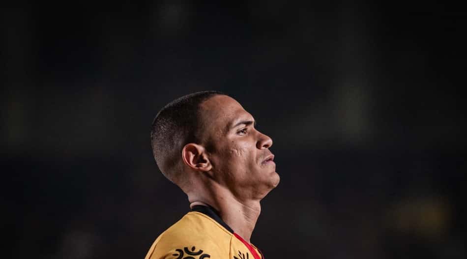 Ex-Botafogo, goleiro Renan se torna reforço do Sport
