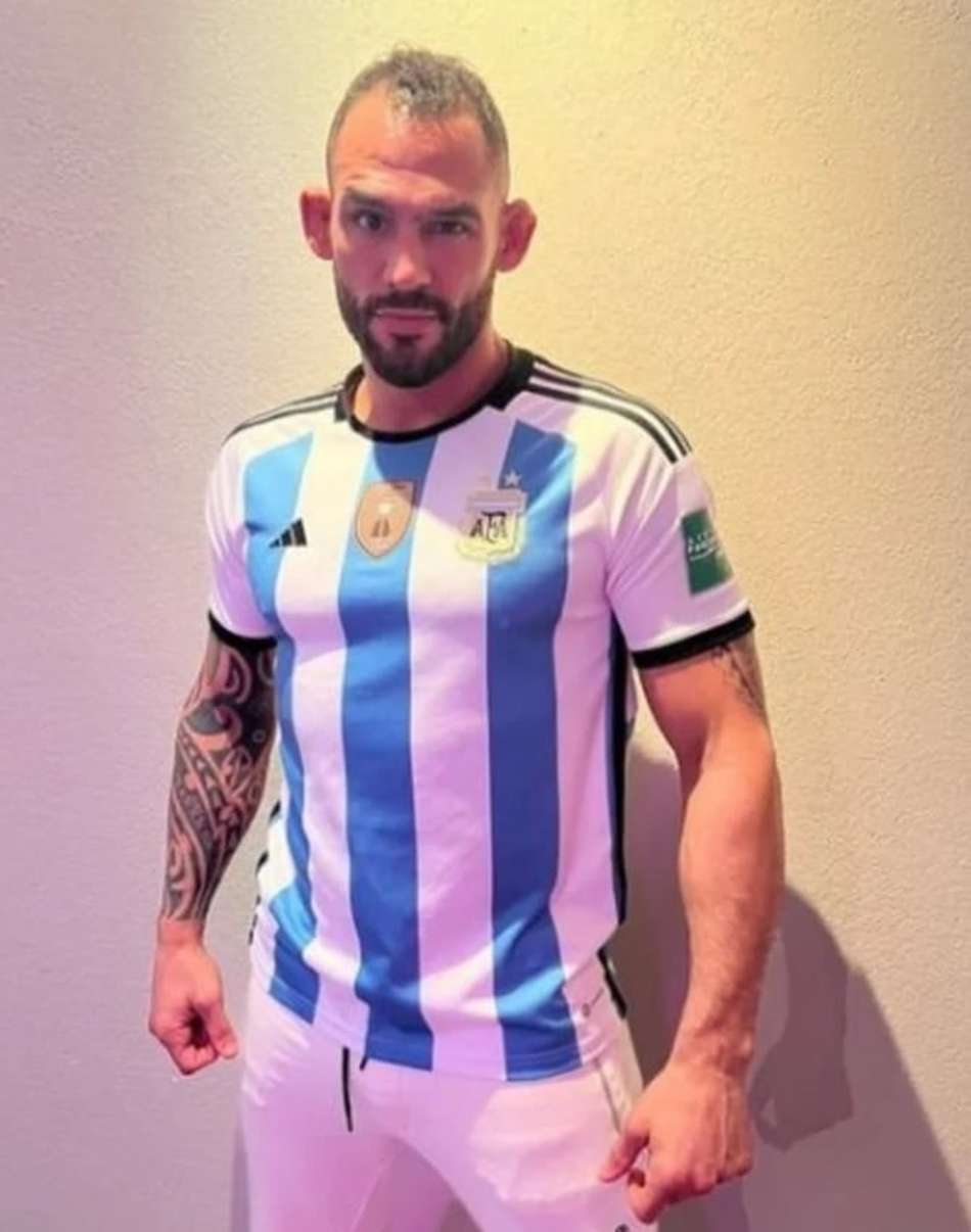 Lutador do UFC rebate ameaças de boxeador: 'Quem tocar em Messi mexe comigo e 50 milhões de argentinos'