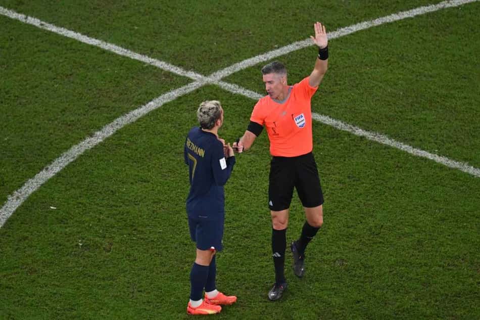 Griezmann lamenta gol anulado da França; entenda porque o árbitro marcou impedimento