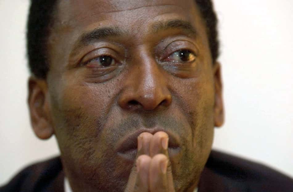 Novo boletim médico atualiza estado de saúde de Pelé, que seguirá internado