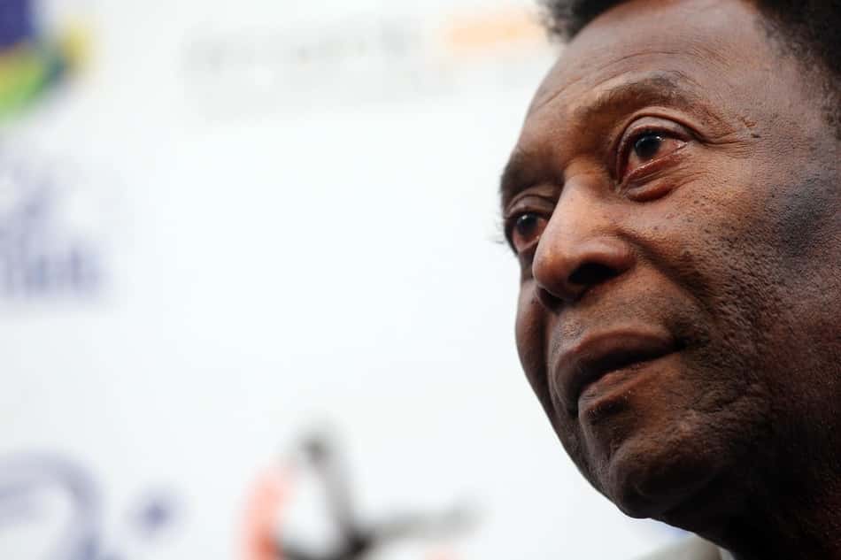 Pelé se manifesta após ser internado e agradece mensagens nas redes sociais