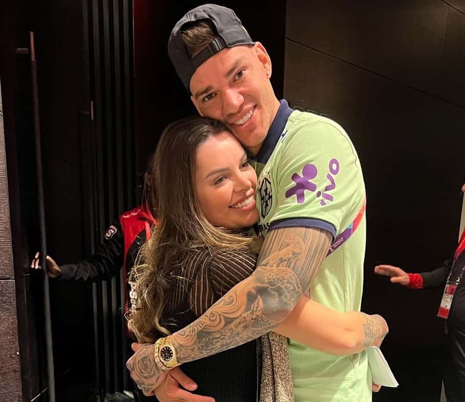 Esposa de Ederson entende errado mensagem do goleiro e acaba fazendo bate-volta em Doha