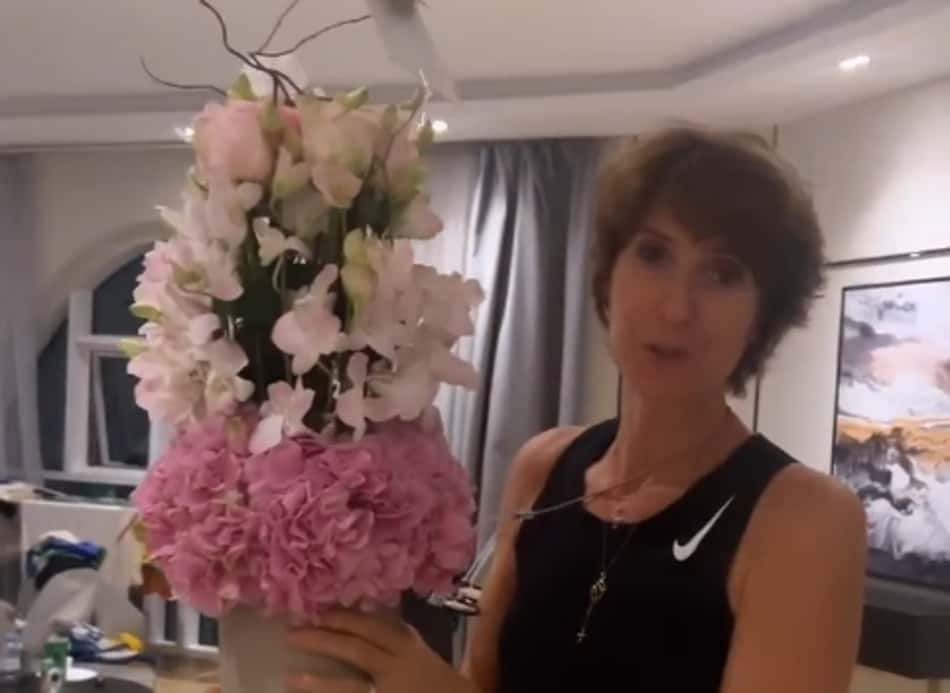 Tite celebra 38 anos de casado e envia flores para esposa