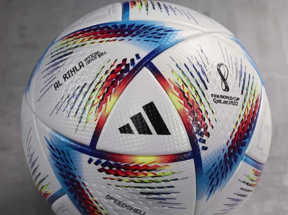 Foto de bolas da Copa do Mundo sendo carregadas viralizam na internet; veja